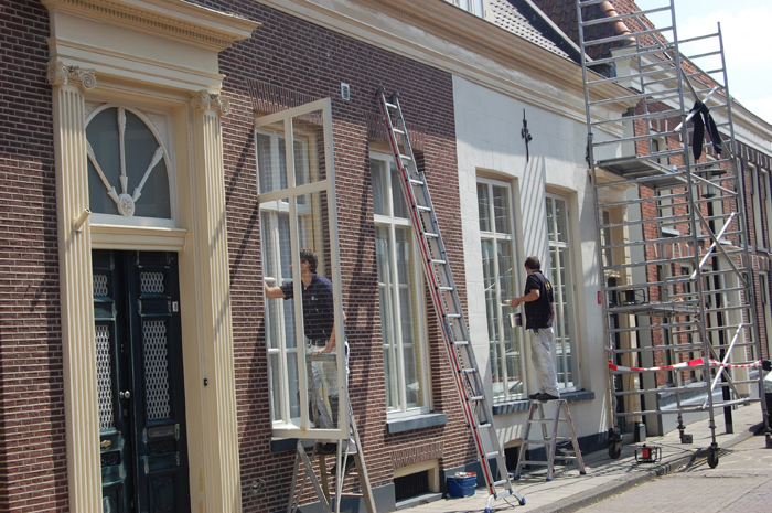 schildersbedrijf jur van de beek schilders bezig met schilderen in nijkerk